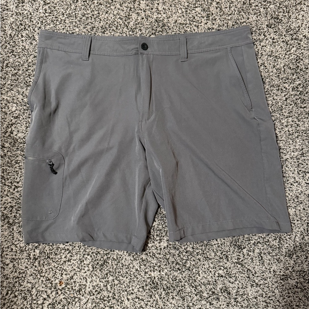 Magellan Outdoors Fish Gear Shorts Mens 44 Gray Excellent Water Repellent Cargo